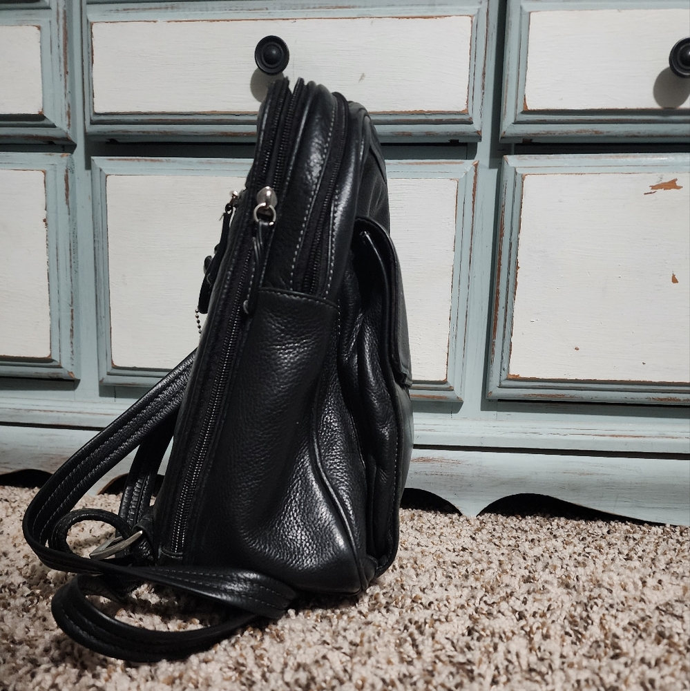 Leather backpack, multiple pockets - Picture 4 of 15